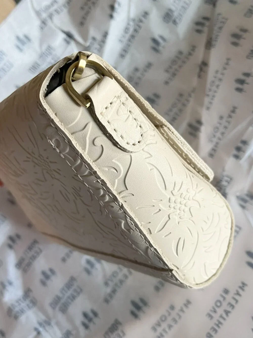 Portland Leather metro crossbody in floral Jasmine NWT - Picture 4 of 7